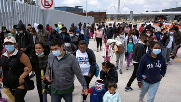 Inmigrantes centroamericanos se dirigen hacia los puntos de acceso en la frontera sur de EEUU.