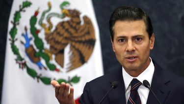 El exjefe de Pemex Emilio Loyoza acusó al expresidente Enrique Peña Nieto y a su secretario de Hacienda de dirigir un esquema de sobornos y malversación directamente desde la oficina del presidente.