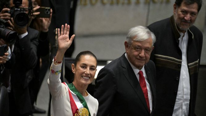 Claudia Sheinbaum junto a Andrés Manuel López Obrador durante la ceremonia de investidura el 1 de octubre de 2024 Claudia Sheinbaum junto a Andrés Manuel López Obrador durante la ceremonia de investidura el 1 de octubre de 2024