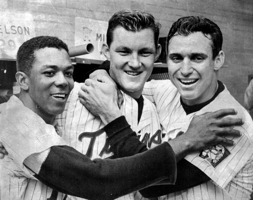 De Cuba Tony Oliva, junto a sus compañeros de equipo GIl Hodges y Jim Kaat