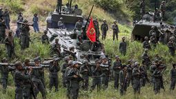 Soldados posan durante la lectura de un comunicado del jefe del Comando Estratégico Operacional de las Fuerzas Armadas, Remigio Ceballos.&nbsp;&nbsp;