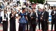 El director iraní Mohammad Rasoulof llega con la actriz iraní Golshifteh Farahani para la proyección de la película La semilla del higo sagrado en la 77 edición del Festival de Cine de Cannes, en Cannes, el 24 de mayo de 2024.