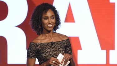 En esta foto del 11 de julio del 2017 la conductora de ESPN Sage Steele habla en el 15 evento anual de High School Athlete of the Year Awards en Marina del Rey, California.