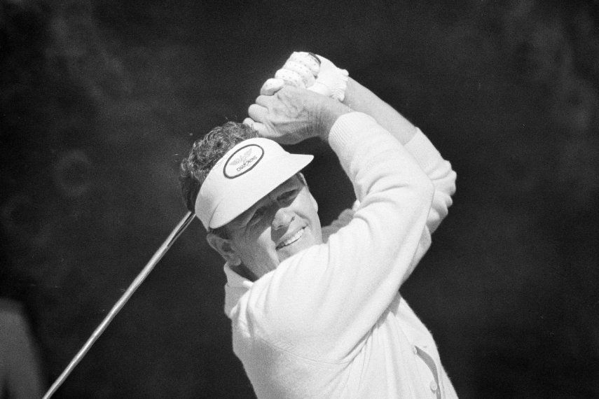 Foto del 11 de abril de 1974, el excampeón del Masters Jack Burke Jr. durante una sesión de práctica en el Augusta National. El viernes 19 de enero del 2024 fallece Burke a los 100 años, historia del Golf