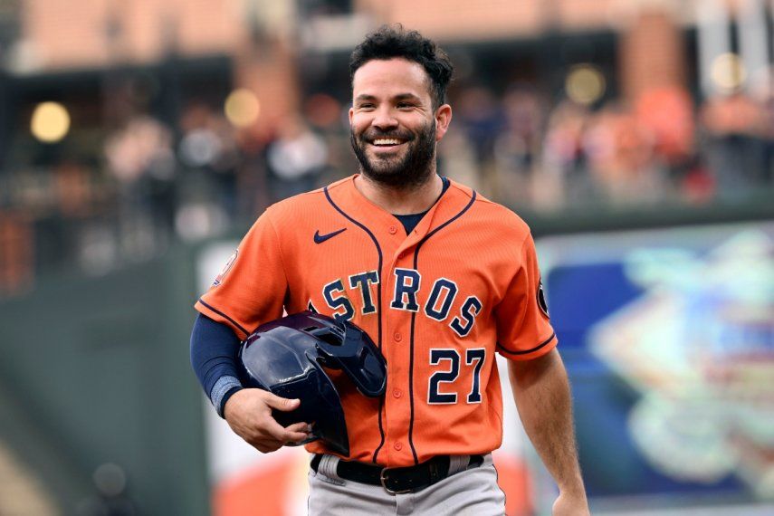 En foto del 25 de septiembre del 2022, el venezolano José Altuve, de los Astros de Houston, sonríe durante un juego contra los Orioles en Baltimore.