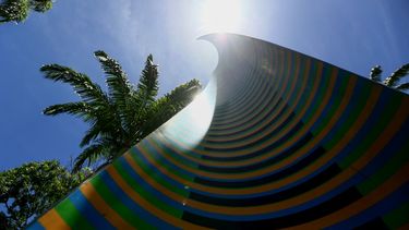 Vista de la escultura Cromo de Vela, del artista venezolano Carlos Cruz-Diez durante el recorrido de la Fundación Mas Valencia para conmemorar el centenario del artista en Valencia, Estado Carabobo, Venezuela, el 17 de agosto de 2023. &nbsp;