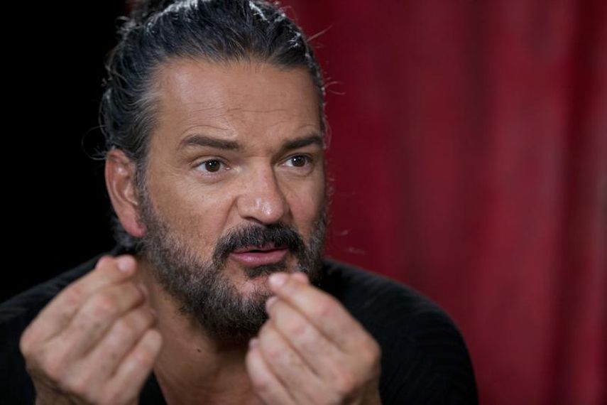 Ricardo Arjona presenta su nuevo álbum: Negro