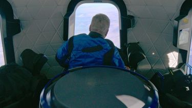 En esta imagen difundida por Amazon, William Shatner a bordo del cohete New Shepard de Blue Origin tras despegar cerca de Van Horn, Texas, el 13 de octubre de 2021. El especial de una hora Shatner in Space se estrena en Amazon Prime Video el miércoles.&nbsp;