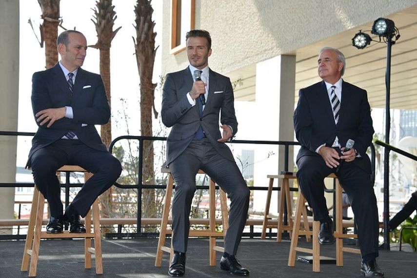 David Beckham (c), Don Garber (i), comisionado de la MLS, y el alcalde Carlos Giménez (d) durante la presentación del proyecto en Miami en febrero de 2014. (ÁLVARO MATA)