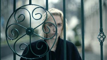 Maika Monroe en una escena de Watcher de Chloe Okuno, que se estrena en competencia en el Festival de Cine de Sundance 2022.&nbsp;