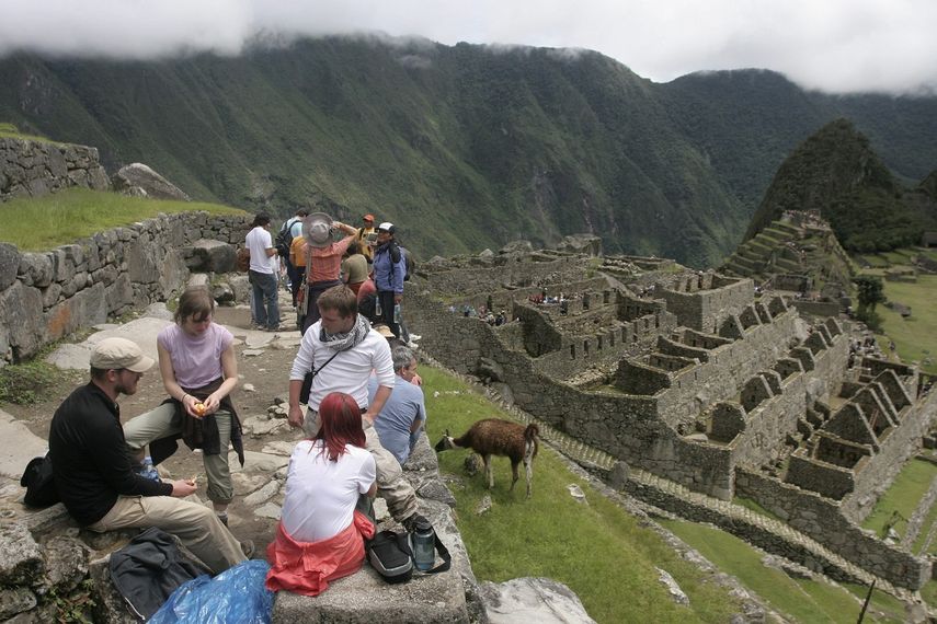 Algunos cubanos de la isla con alto poder adquisitivo podrían sumarse en breve a quienes hacen turismo en las ruinas de Machu Picchu, en Perú.