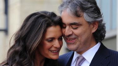 Andrea Bocelli y Veronica Berti. (CORTESÍA)