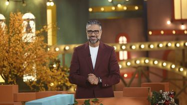 En esta imagen proporcionada por Warner Bros. Television, el actor y presentador Jaime Camil en el set de Lotería Loca.&nbsp;