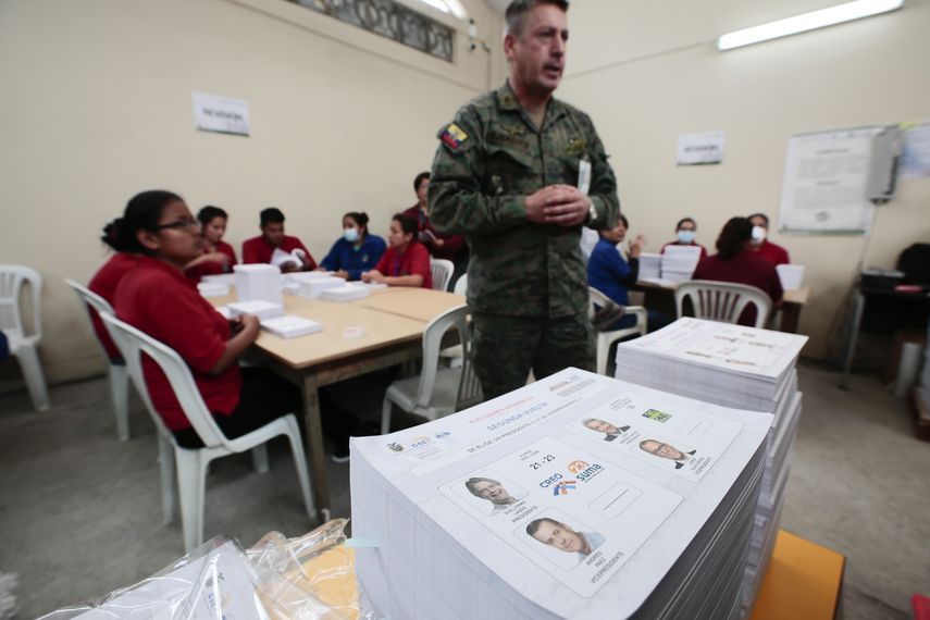 La primera vuelta de las elecciones, celebrada el 19 de febrero, estuvo rodeada de sospechas de fraude difundidas por dirigentes políticos difundidas a través de las redes sociales