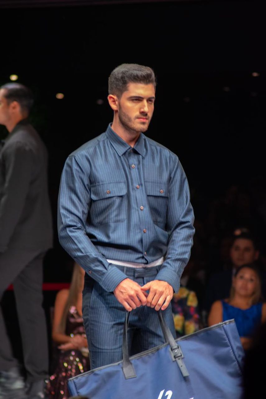 Desfile de la colección masculina Minimalismo chic, del diseñador venezolano Luis Jiménez.