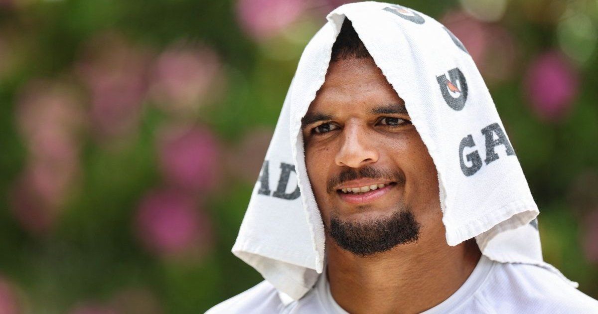 Nuevo jugador de los Dolphins aclara su silencio tras llegar a la organización