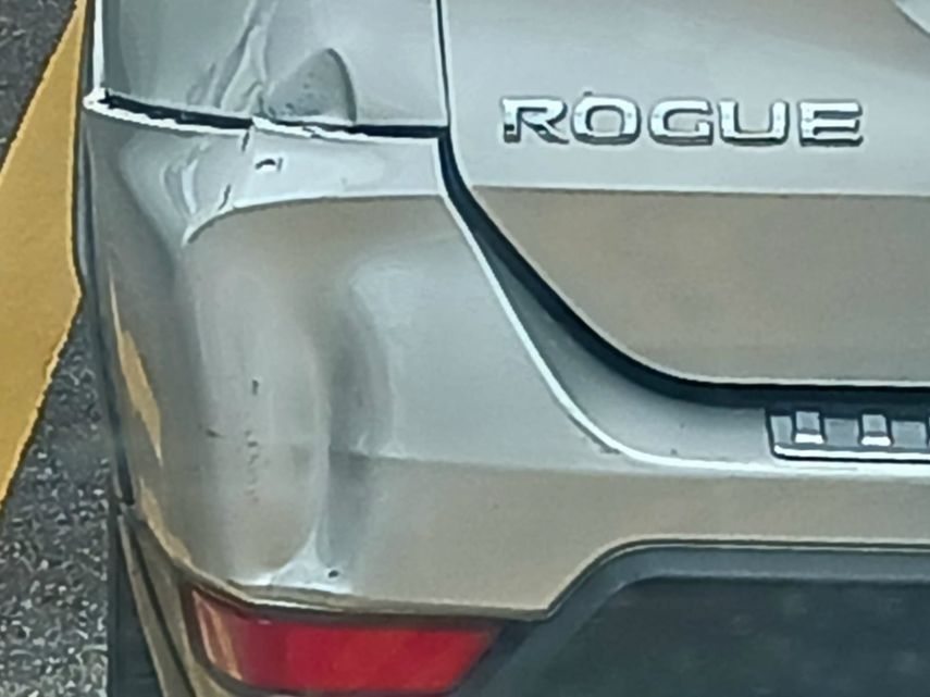 Todo carro magullado en nuestros entornos lleva consigo la marca evidente de una ciudad trepidante