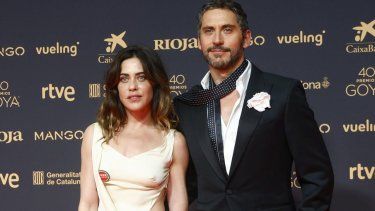Los actores Paco y María León posan en la alfombra de los Goya 2026.