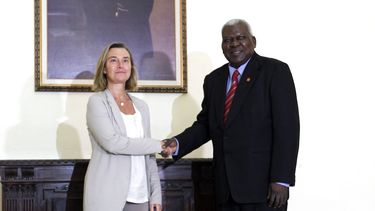 &nbsp;La jefa de la diplomacia de la Unión Europea (UE), Federica&nbsp;Mogherini&nbsp; junto a Esteban Lazo,&nbsp;miembro del Buró Político del PCC y presidente de la Asamblea Nacional del Poder Popular (Parlamento unicameral)