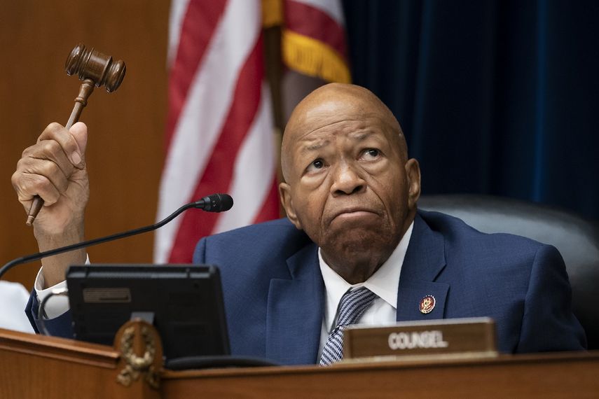 En esta foto de archivo del 12 de junio de 2019, el presidente del Comit&eacute; de Supervisi&oacute;n y Reforma de la C&aacute;mara de Representantes, Elijah E. Cummings, dem&oacute;crata, ejerce su martillo en Capitol Hill en Washington, el mi&eacute;rcoles 12 de junio de 2019. .&nbsp;