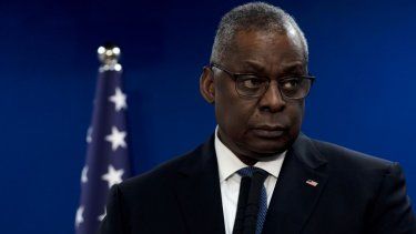 El secretario de Defensa de Estados Unidos, Lloyd Austin, durante una conferencia de prensa conjunta con su homólogo israelí Yoav Gallant tras una reunión en Tel Aviv, Israel, el lunes 18 de diciembre de 2023.&nbsp;