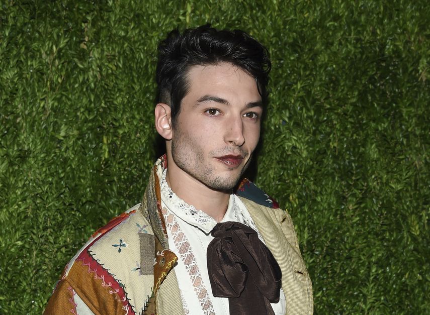 Ezra Miller en el 15vo evento anual CFDA / Vogue Fashion Fund en Brooklyn Navy Yard el 5 de noviembre de 2018 en Nueva York. Una pareja de Hawái retiró su petición de una orden de restricción temporal contra Miller el 11 de abril de 2022.