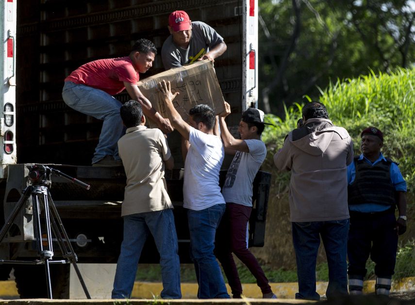 El primer embarque con dos millones de boletas electorales salió de una bodega de Managua, donde fueron impresas