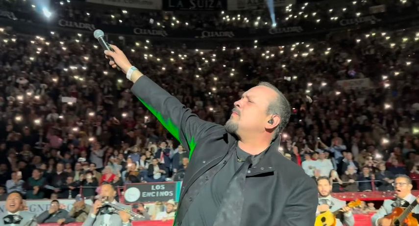 El cantante y compositor Pepe Aguilar se presenta en la Monumental Plaza de Toros México el 5 de febrero de 2025.