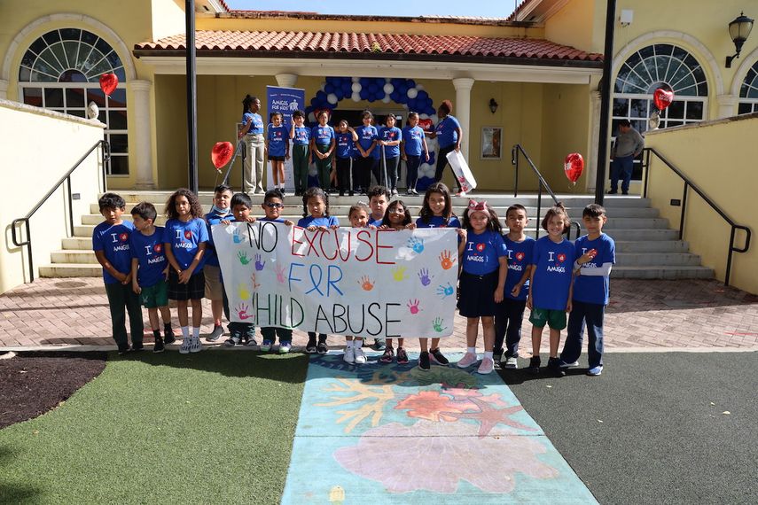 Fundada en 1991 por Jorge Plasencia Unos, Amigos For Kids beneficia a unos 500 niños con sus programas.&nbsp;