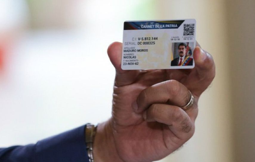 El número de cédula en el carnet no coincide con el de Nicolás Maduro.