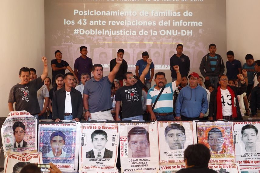 Familiares de los 43 estudiantes de la escuela normalista de Ayotzinapa desaparecidos en el estado de Guerrero, en México.