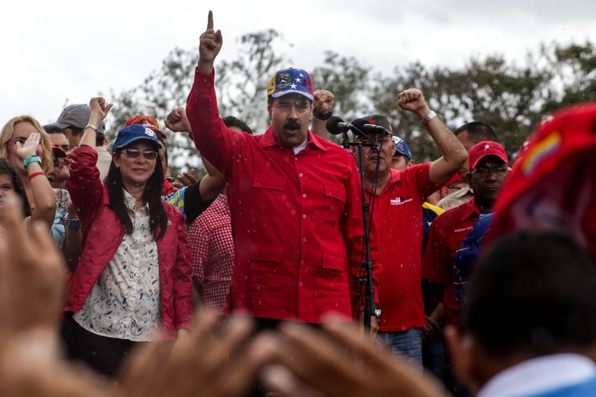 Tengan cuidado cómo utilizan el teléfono cuando se estén bañando, por ejemplo, no le vean a uno la barriguita, u otras partes, sostuvo el Jefe de Estado venezolano
