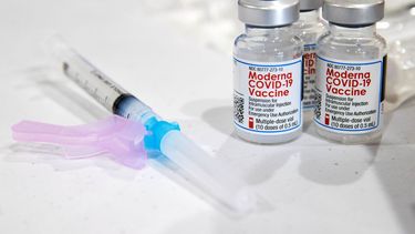 En esta fotografía del 9 de enero de 2021 se ven dosis de la vacuna contra el coronavirus desarrollada por Moderna, en Throop, Pensilvania.&nbsp;