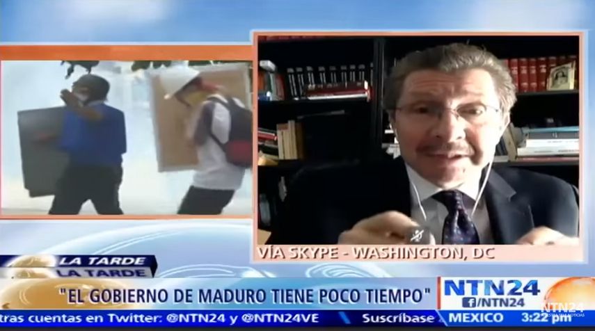 Captura de video de la entrevista ofrecida por el político boliviano Carlos Sánchez Berzaín, director del&nbsp;Interamerican Institute for Democracy, al canal de televisión NTN24.