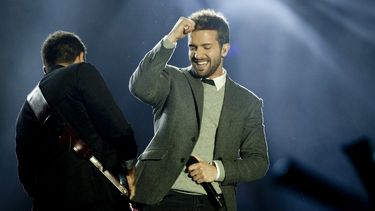 En esta fotografía de archivo del 11 de diciembre de 2015 el cantante español Pablo Alborán durante su presentación en los premios 40 Principales en Madrid, España. Alborán lanzó su álbum Vértigo el 10 de diciembre de 2020.