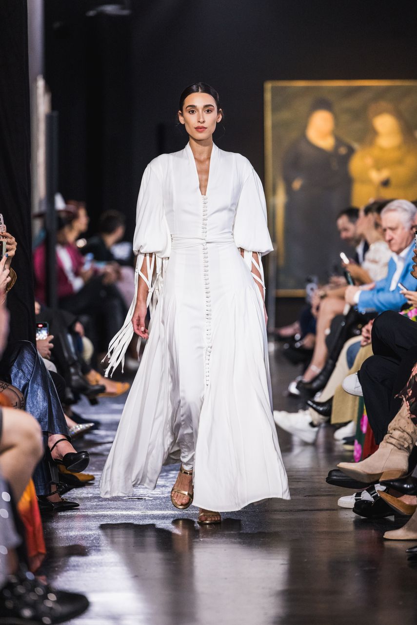 Colección sostenible de la diseñadora venezolana Yenny Bastidas presentada en la Miami Fashion Week 2024.