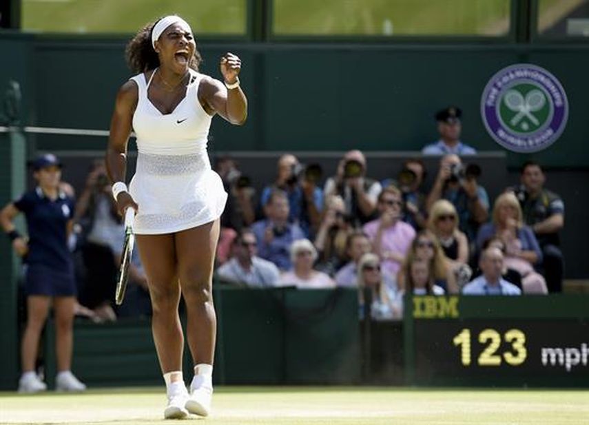 A sus 33 años, Serena Williams aprovechó su experiencia para mostrar superioridad en el césped. (EFE)