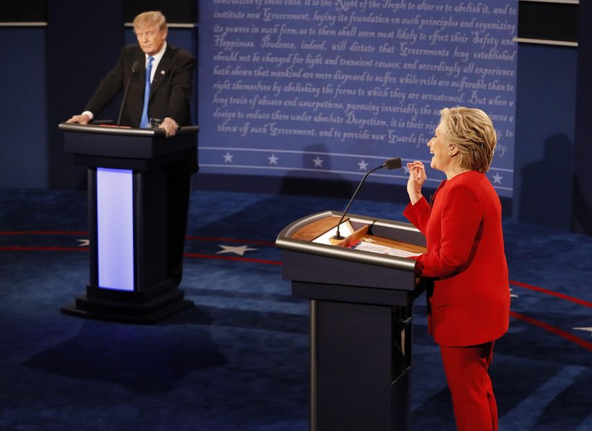 Trump y Clinton durante el debate