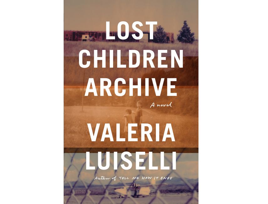 En esta imagen difundida por Knopf, la portada de la novela de Valeria Luiselli Lost Children Archive. La autora mexicana gan&oacute; el lunes el Premio Rathbones Folio de literatura en una ceremonia realizada en l&iacute;nea debido a la pandemia del coronavirus.&nbsp;