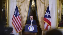 El gobernador puertorriqueño Ricardo Rosselló ofrece una conferencia de prensa en San Juan, Puerto Rico, el jueves 11 de julio de 2019.