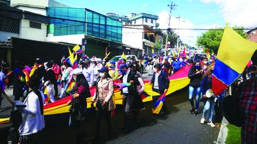 Movimiento indígena marcha hacia la sede principal del CNE en Quito.&nbsp;