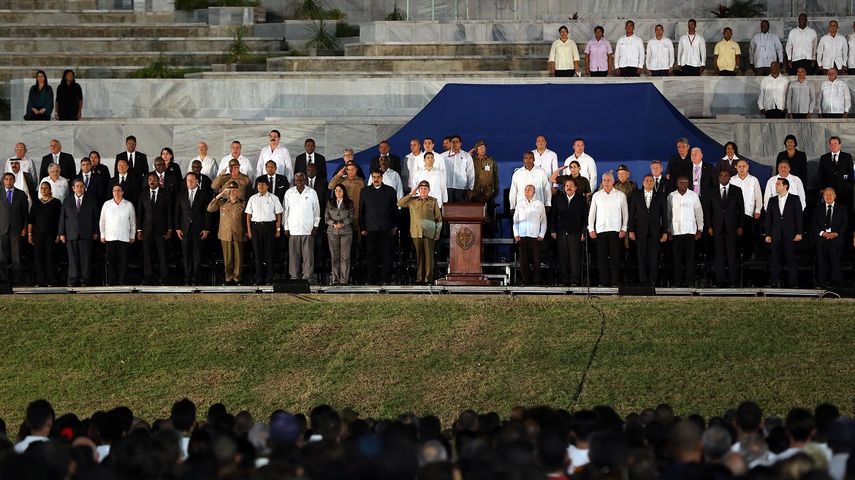 El gobernante Raúl Castro encabeza este martes 29 de noviembre de 2016, al acto celebrado para despedir a su fallecido hermano Fidel en la Plaza de la Revolución de La Habana, Cuba.