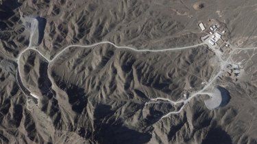 Esta fotografía satelital de la compañía Planet Labs PBC muestra la construcción de una nueva instalación subterránea en el complejo nuclear de Natanz, cerca de Natanz, en Irán.