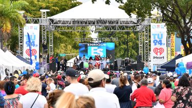 Miles de personas disfrutan de la música.&nbsp;