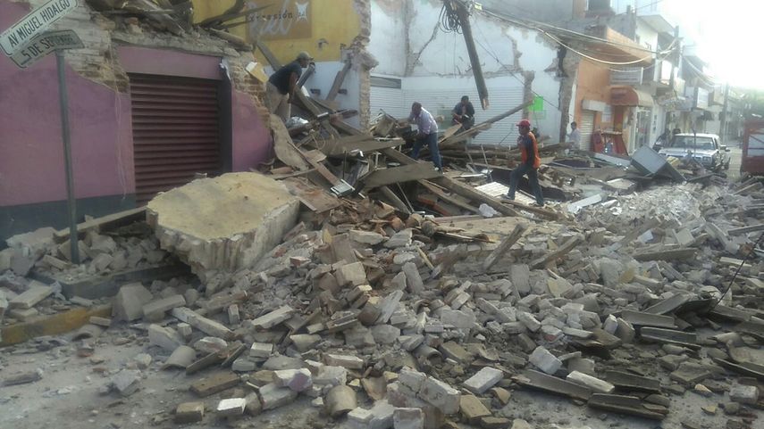 Así quedó el Palacio Municipal tras el fuerte sismo de magnitud ocho en la escala abierta de Richter que sacudió anoche a México.