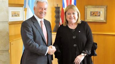 El secretario de Estado para América de Gran Bretaña, Alan Duncan, y la canciller argentina, Susana Malcorra