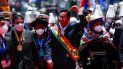 El nuevo presidente de Bolivia, Luis Arce, levanta el puño luego de su toma de posesión en La Paz, Bolivia, el 8 de noviembre de 2020. El nuevo presidente de Bolivia, Luis Arce, levanta el puño luego de su toma de posesión en La Paz, Bolivia, el 8 de noviembre de 2020.