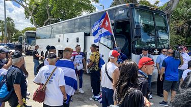 Un numeroso grupo de cubanos sale de viaje a Washington para demostrar su respaldo a sus coterráneos que luchan por la libertad en la isla.