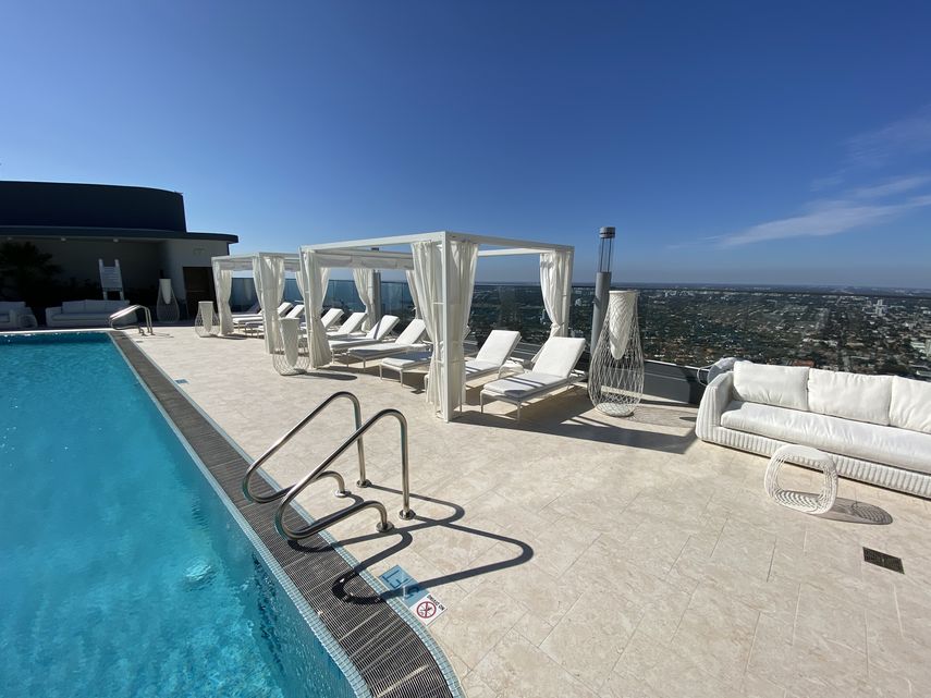 Una de las piscinas del edificio.&nbsp;