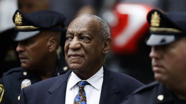 En esta fotografía de archivo del 24 de septiembre de 2018, Bill Cosby llega a su audiencia de sentencia en la Corte del Condado de Montgomery en Norristown, Pennsylvania. La Corte Suprema de Pensilvania revisa la condena por abuso sexual del actor y comediante.